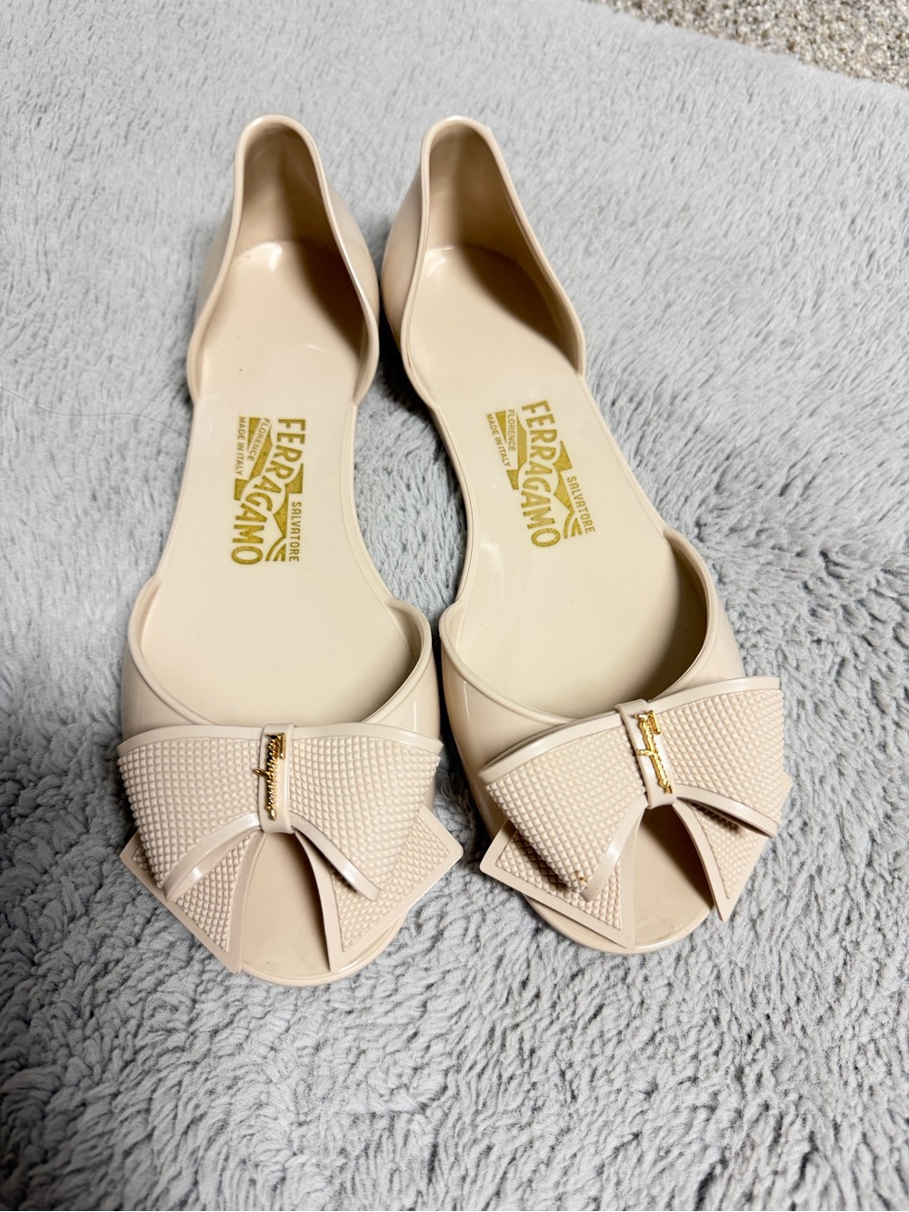 Salvatore Ferragamo Cream Bow Peep-Toe Flats